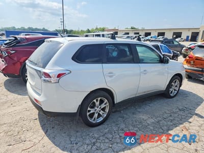 Trzecie zdjęcie samochodu z tyłu: 2014 MITSUBISHI OUTLANDER SE VIN:JA4AZ3A33EZ002102 - miniatura