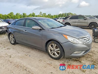 Czwarte zdjęcie samochodu z boku: 2013 HYUNDAI SONATA LIMITED VIN:5NPEC4ACXDH670810 - miniatura