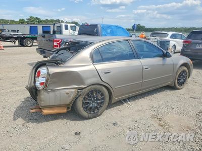 Trzecie zdjęcie samochodu z tyłu: 2004 NISSAN ALTIMA 2.5 VIN:1N4AL11D44C180516 - miniatura