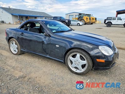 Czwarte zdjęcie samochodu z boku: 1999 MERCEDES-BENZ SLK 230 KOMPRESSOR VIN:WDBKK47F5XF095715 - miniatura