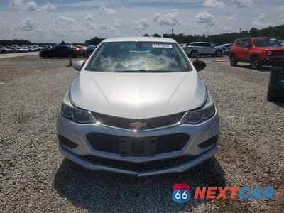 Piąte zdjęcie samochodu w środku: 2018 CHEVROLET CRUZE LS VIN:1G1BC5SM6J7239079 - miniatura