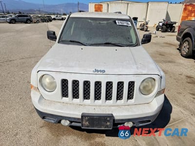 Piąte zdjęcie samochodu w środku: 2011 JEEP PATRIOT SPORT VIN:1J4NT1GB0BD165465 - miniatura