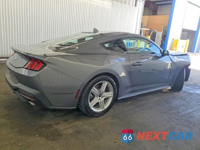 Trzecie zdjęcie samochodu z tyłu: 2026 FORD MUSTANG VIN:1FA6P8THXT5118883 - miniatura