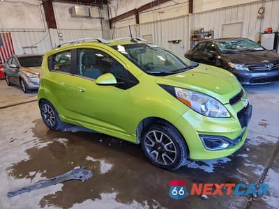Czwarte zdjęcie samochodu z boku: 2013 CHEVROLET SPARK 2LT VIN:KL8CF6S94DC586824 - miniatura