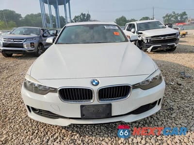 Piąte zdjęcie samochodu w środku: 2014 BMW 320 I XDRIVE VIN:WBA3C3C50EPV90452 - miniatura
