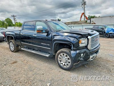 Czwarte zdjęcie samochodu z boku: 2018 GMC SIERRA K2500 DENALI VIN:1GT12UEY9JF140955 - miniatura