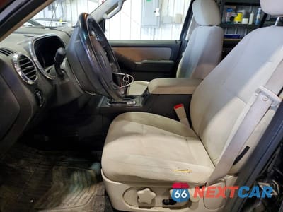 Zdjęcie 7 z 13 samochodu: 2008 FORD EXPLORER XLT VIN:1FMEU73E08UB19502 - miniatura