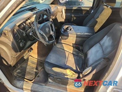 Zdjęcie 7 z 12 samochodu: 2010 GMC SIERRA C1500 SLE VIN:3GTRCVE01AG274681 - miniatura
