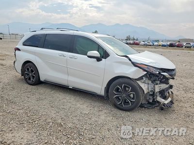 Czwarte zdjęcie samochodu z boku: 2025 TOYOTA SIENNA PLATINUM 7-PASSENGER VIN:5TDESKFC4SS162890 - miniatura