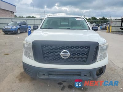 Piąte zdjęcie samochodu w środku: 2017 NISSAN TITAN S VIN:1N6AA1R85HN565131 - miniatura