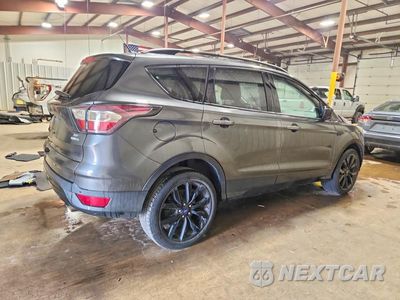 Trzecie zdjęcie samochodu z tyłu: 2017 FORD ESCAPE SE VIN:1FMCU9GD4HUA08410 - miniatura