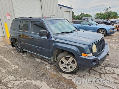 Czwarte zdjęcie samochodu z boku: 2008 JEEP PATRIOT SPORT VIN:1J8FT28W88D701940 - miniatura
