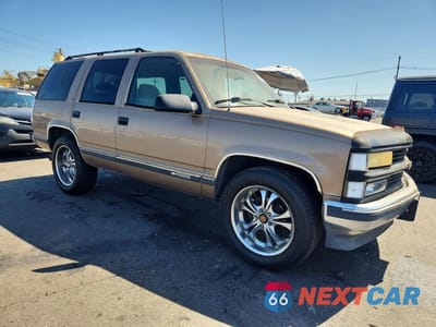 Czwarte zdjęcie samochodu z boku: 1995 CHEVROLET TAHOE C1500 VIN:1GNEC13K9SJ378838 - miniatura