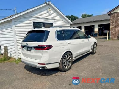 Trzecie zdjęcie samochodu z tyłu: 2025 BMW X7 XDRIVE40I VIN:5UX23EM0XS9X97121 - miniatura