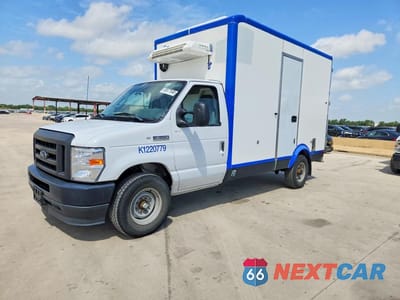 2023 FORD E350 REFRIGERATED BOX TRUCK 1FDWE3FK1PDD26510 - główne zdjęcie licytacji z USA - miniatura
