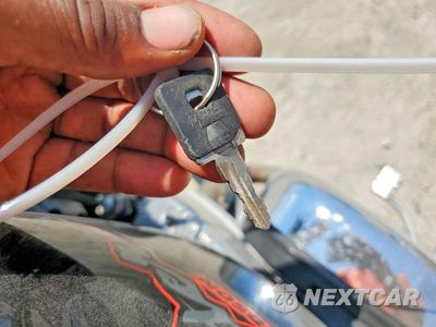 Zdjęcie 8 z 9 samochodu: 2006 HARLEY-DAVIDSON XL883 VIN:1HD4CAM126K434806 - miniatura