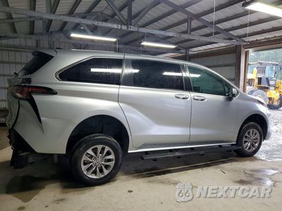 Trzecie zdjęcie samochodu z tyłu: 2024 TOYOTA SIENNA LE 8-PASSENGER VIN:5TDKRKEC5RS216918 - miniatura