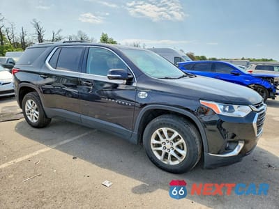 Czwarte zdjęcie samochodu z boku: 2018 CHEVROLET TRAVERSE LT VIN:1GNEVGKW4JJ245758 - miniatura