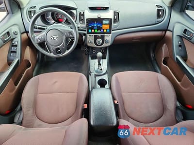 Zdjęcie 8 z 12 samochodu: 2010 KIA FORTE EX VIN:KNAFU4A20A5128858 - miniatura