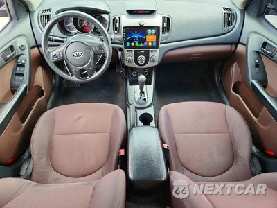 Zdjęcie 8 z 12 samochodu: 2010 KIA FORTE EX VIN:KNAFU4A20A5128858 - miniatura