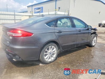 Trzecie zdjęcie samochodu z tyłu: 2020 FORD FUSION SE VIN:3FA6P0HD5LR150175 - miniatura