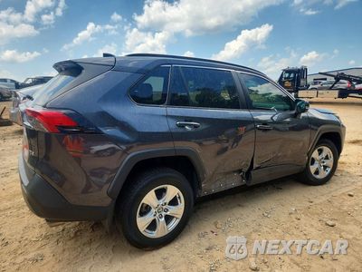 Trzecie zdjęcie samochodu z tyłu: 2021 TOYOTA RAV4 VIN:2T3W1RFV5MW157779 - miniatura