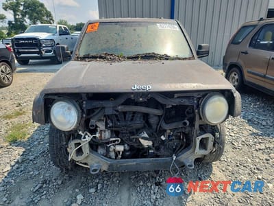 Piąte zdjęcie samochodu w środku: 2017 JEEP PATRIOT SPORT VIN:1C4NJPBAXHD161722 - miniatura