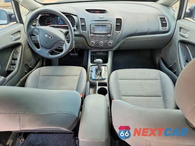Zdjęcie 8 z 12 samochodu: 2017 KIA FORTE LX VIN:3KPFL4A73HE131138 - miniatura