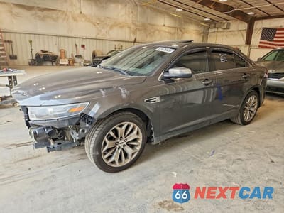 2017 FORD TAURUS LIMITED 1FAHP2F89HG102106 - główne zdjęcie licytacji z USA - miniatura