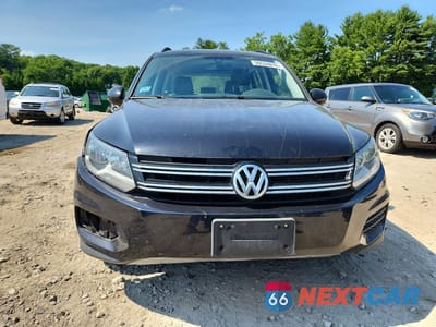 Piąte zdjęcie samochodu w środku: 2017 VOLKSWAGEN TIGUAN S VIN:WVGBV7AX6HK021803 - miniatura