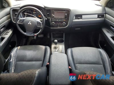 Zdjęcie 8 z 13 samochodu: 2015 MITSUBISHI OUTLANDER SE VIN:JA4AD3A35FZ008998 - miniatura