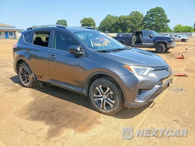 Czwarte zdjęcie samochodu z boku: 2017 TOYOTA RAV4 LE VIN:JTMBFREV4HJ702246 - miniatura