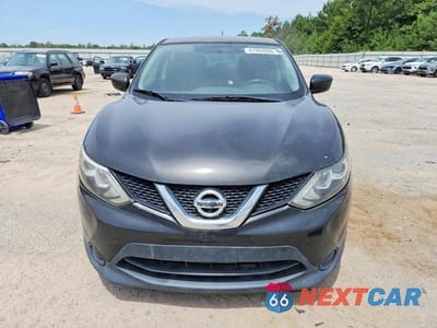 Piąte zdjęcie samochodu w środku: 2018 NISSAN ROGUE SPORT S VIN:JN1BJ1CP4JW104674 - miniatura