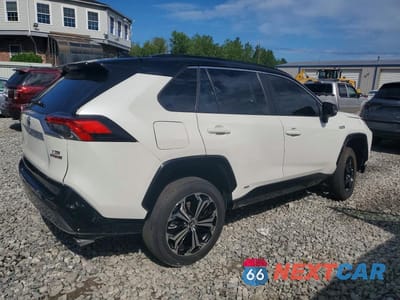 Trzecie zdjęcie samochodu z tyłu: 2021 TOYOTA RAV4 PRIME XSE VIN:JTMFB3FV5MD012071 - miniatura