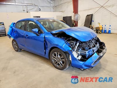 Czwarte zdjęcie samochodu z boku: 2019 TOYOTA YARIS VIN:3MYDLBYV3KY508977 - miniatura