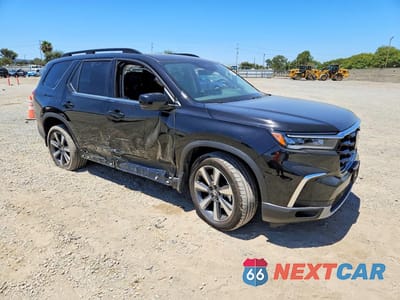 Czwarte zdjęcie samochodu z boku: 2025 HONDA PILOT TOURING VIN:5FNYG2H75SB029784 - miniatura