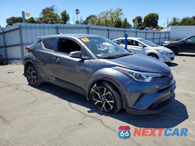 Czwarte zdjęcie samochodu z boku: 2018 TOYOTA C-HR XLE VIN:NMTKHMBX2JR053685 - miniatura