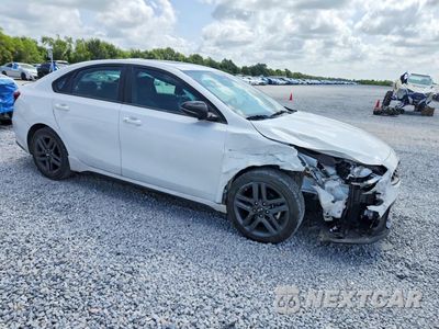 Czwarte zdjęcie samochodu z boku: 2021 KIA FORTE GT LINE VIN:3KPF34ADXME417018 - miniatura