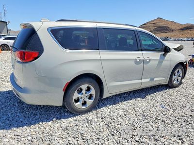 Trzecie zdjęcie samochodu z tyłu: 2017 CHRYSLER PACIFICA LX VIN:2C4RC1CG3HR571092 - miniatura
