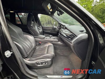 Zdjęcie 8 z 13 samochodu: 2016 BMW X5 M VIN:5YMKT6C52G0R79421 - miniatura