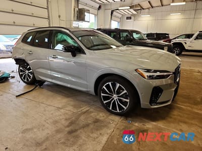 Czwarte zdjęcie samochodu z boku: 2025 VOLVO XC60 PLUS VIN:YV4M12RC9S1112569 - miniatura