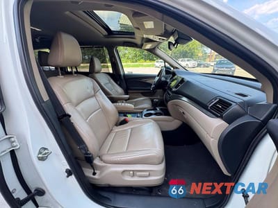 Piąte zdjęcie samochodu w środku: 2020 HONDA PILOT EXL VIN:5FNYF6H51LB046740 - miniatura
