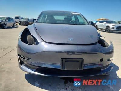 Piąte zdjęcie samochodu w środku: 2023 TESLA MODEL 3 VIN:5YJ3E1EAXPF655218 - miniatura