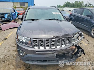Piąte zdjęcie samochodu w środku: 2017 JEEP COMPASS LATITUDE VIN:1C4NJCEB8HD185532 - miniatura