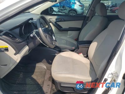 Zdjęcie 7 z 12 samochodu: 2012 KIA FORTE5 EX VIN:KNAFU5A27C5635197 - miniatura