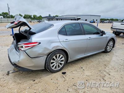 Trzecie zdjęcie samochodu z tyłu: 2020 TOYOTA CAMRY LE VIN:4T1C11AK9LU383431 - miniatura