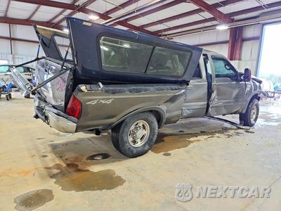 Trzecie zdjęcie samochodu z tyłu: 2002 FORD F250 SUPER DUTY VIN:1FTNW21F72EB84247 - miniatura
