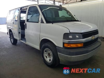 Czwarte zdjęcie samochodu z boku: 2020 CHEVROLET EXPRESS 2500 CARGO DELIVERY VAN VIN:1GCWGAFG4L1226816 - miniatura