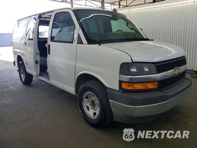 Czwarte zdjęcie samochodu z boku: 2020 CHEVROLET EXPRESS 2500 CARGO DELIVERY VAN VIN:1GCWGAFG4L1226816 - miniatura