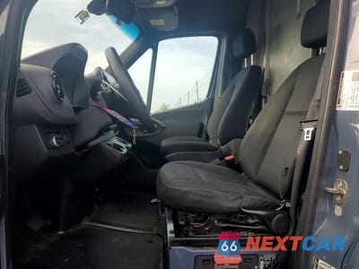 Zdjęcie 7 z 12 samochodu: 2019 MERCEDES-BENZ SPRINTER 2500/3500 DELIVERY VAN VIN:WD4PF1CD5KP141020 - miniatura